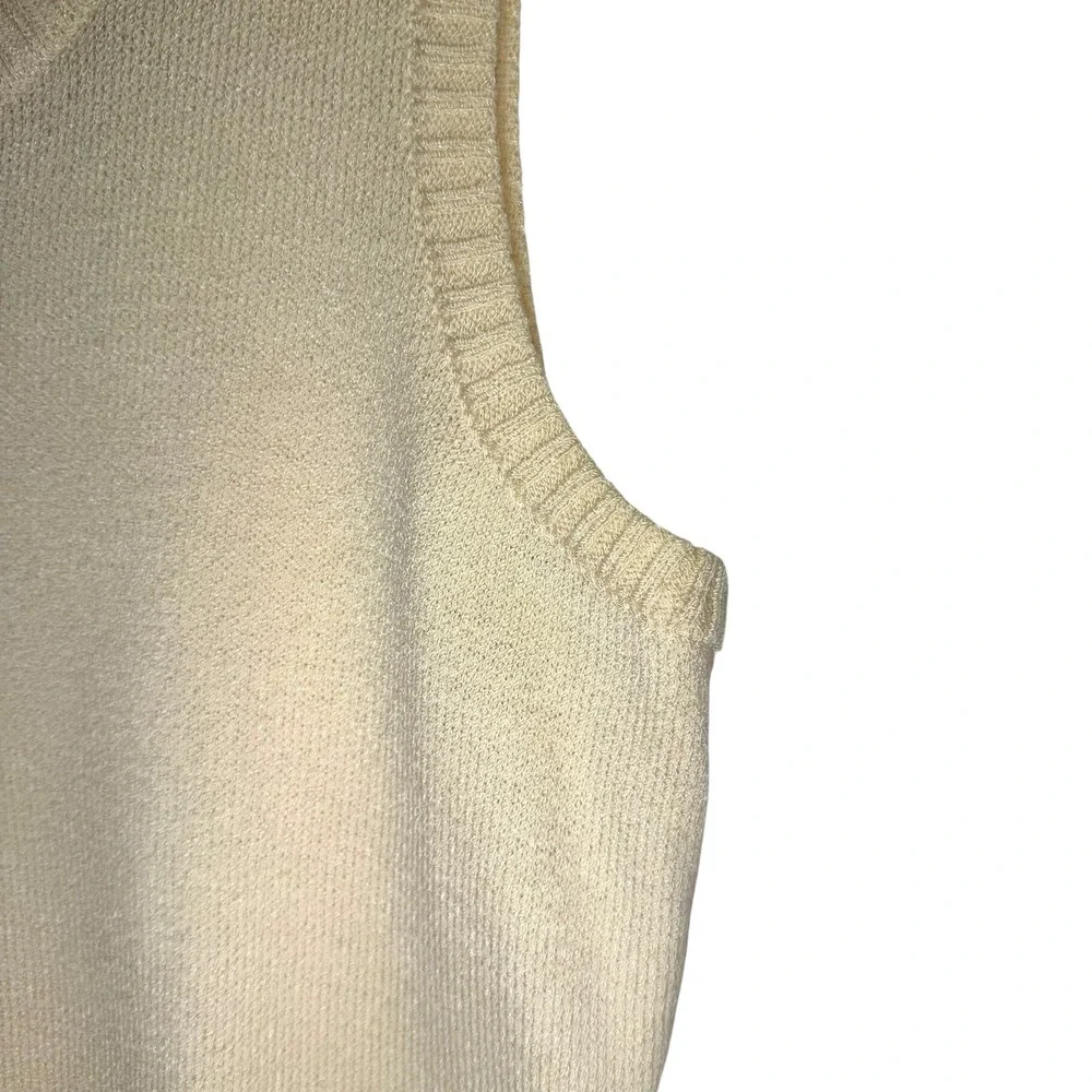 St. John Sport Knit Sweater Vest M Cream Wool Blend Quiet Luxury Minimalist Chic